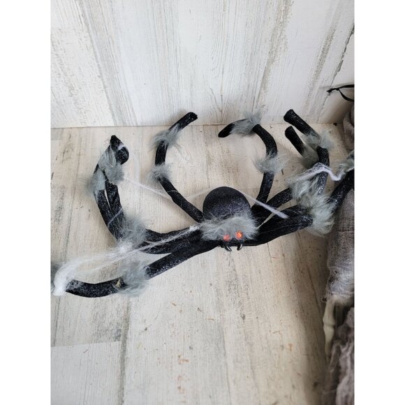 Grim reaper spider hanging Halloween home decor prop set unique - Picture 3 of 12